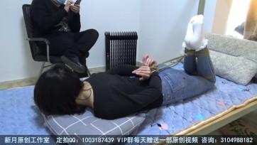 【新月原创】【雨涵】牛仔裤花边小白袜 一根绳子绑驷马 全身挠痒 脱袜子 欺负小JIOJIO