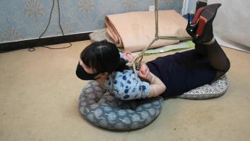 【束缘阁】杨蕊 黑丝女空姐