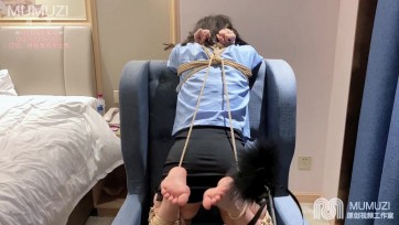【MUMUZI】【真实强制失禁】【失禁处女作品】【束缚四肢】【束胸】【OL诱惑】真实失禁X次+模特首次失禁+强制[X_X]+束胸+四肢束缚+挣扎+TK痒痒+翘臀+OL制服诱惑