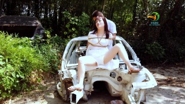 【纤鸟原创】《废弃的停车场》带小胖妞出来露营，发现一片废弃停车场，小胖妞非要寻找一下刺激