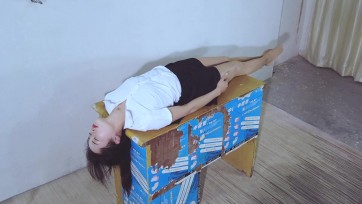 【樱束原创】《催眠玩弄姐姐》弟弟自学了催眠术，恳求拿姐姐做实验姐姐勉强答应却被玩弄！拿姐姐做人桥实验全身绷直放松更是催眠姐姐反复失神清醒白眼颤抖，玩弄抚摸亵渎姐姐