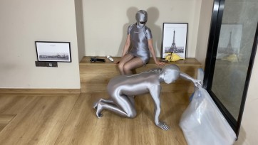 【爱丝袜の凌风姐姐】真空袋玩弄贱狗——(银色套装性感女王姐姐)+(真空袋拘束)+(踩踏+强高+筋膜枪榨汁)