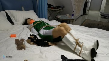 【JS】艾可《丝袜销售员2》上/女销售上门推销，被下药迷晕 惨遭捆绑囚禁QJ折磨