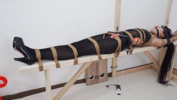 【冷与贝】冷酱长凳上黑色诱惑套装捆绑调教