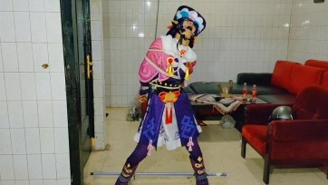 【TiedIndonesia】【cos捆绑】云锦姐姐被囚禁，cos特别原神冲击，长筒袜靴子站立系带风格，腿伸着棍子