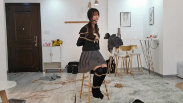 【奥特曼】绒绒JK独自放置一小时，因为绑的难受居然自己逃出去了