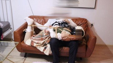 【荷仙少女】变可爱训练 洛丽塔公主双手捆吊在梁上接受欺负和揩油与痒刑处罚 驷马脱公主鞋再脱白Lo袜再脱肉丝欺负的痒刑