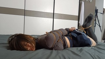 【吴越】魔鬼身材小绳模妞妞，大床灰衫捆虐第三季，大床上的乖巧女奴，脱靴玩脚、TK挑逗、加料游戏，扭不停、喘不停