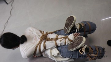 【象人工作室】小R-牛仔裤+帆布鞋，吊起来挠痒痒